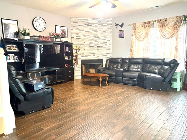 2702 Ashton Lane, Greenwood, IN 46143