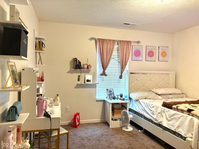 2702 Ashton Lane, Greenwood, IN 46143