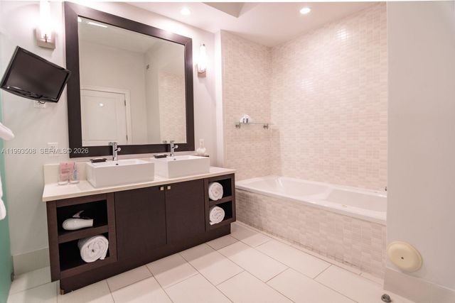 5300 NW 87th Ave 404, Doral, FL 33178