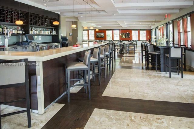 5300 NW 87th Ave 404, Doral, FL 33178