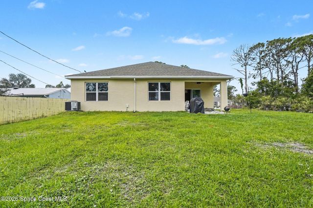 1563 Leeward Avenue SE, Palm Bay, FL 32909