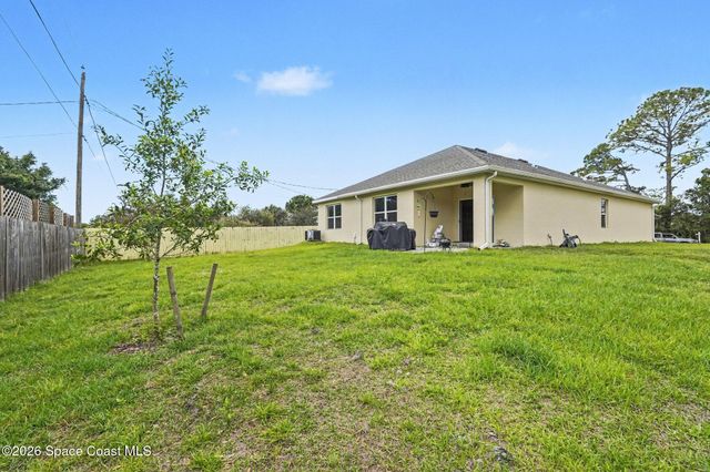 1563 Leeward Avenue SE, Palm Bay, FL 32909