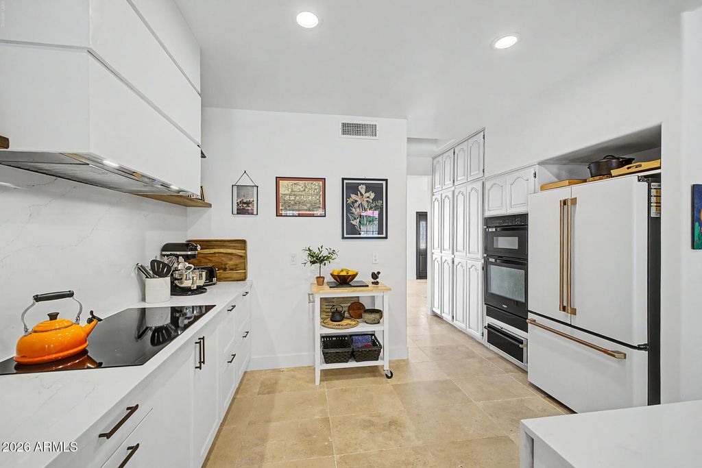 Image 21 of property listing at 3521 E CHEROKEE Street, Phoenix, AZ 85044