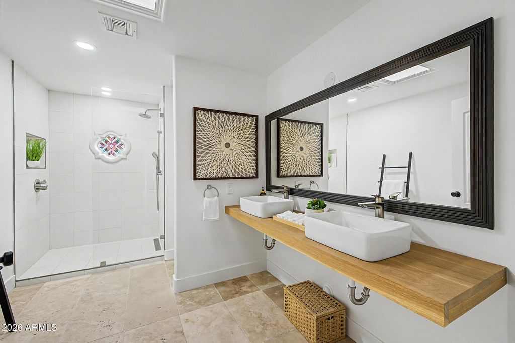Image 7 of property listing at 3521 E CHEROKEE Street, Phoenix, AZ 85044