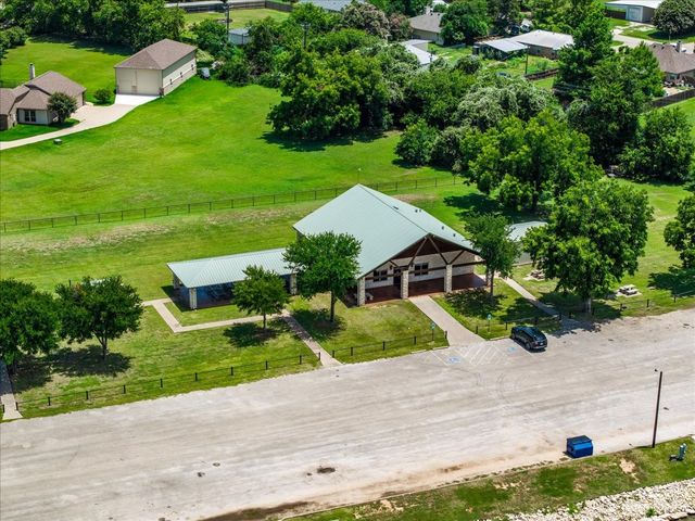 1915 W Emerald Bend Court, Granbury, TX 76049