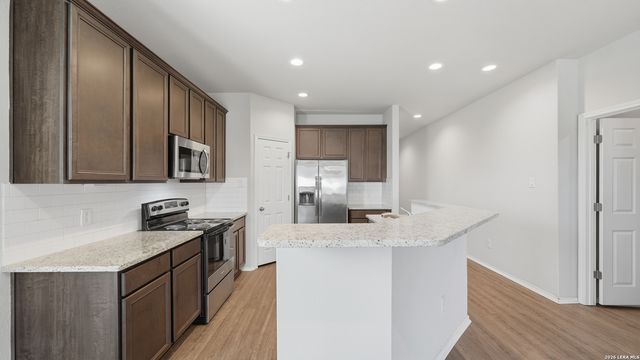 556 Long Leaf Dr, New Braunfels, TX 78130