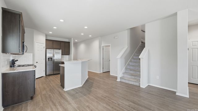 556 Long Leaf Dr, New Braunfels, TX 78130