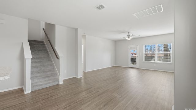 556 Long Leaf Dr, New Braunfels, TX 78130