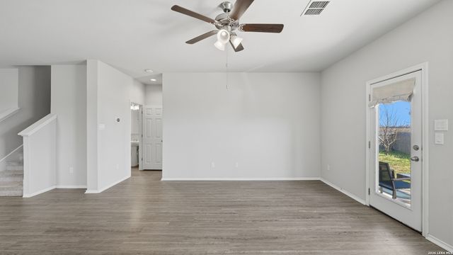 556 Long Leaf Dr, New Braunfels, TX 78130