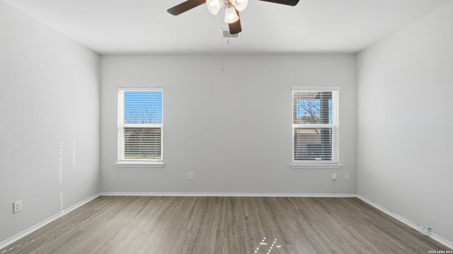 556 Long Leaf Dr, New Braunfels, TX 78130