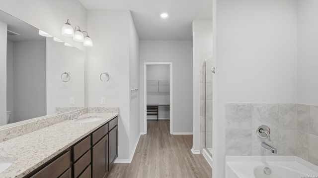 556 Long Leaf Dr, New Braunfels, TX 78130