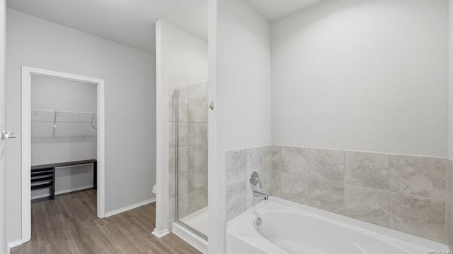 556 Long Leaf Dr, New Braunfels, TX 78130