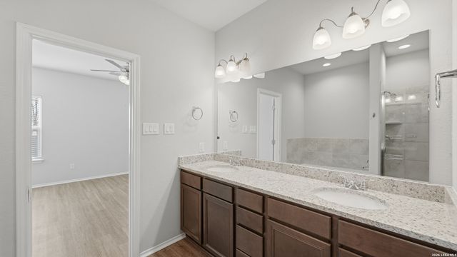 556 Long Leaf Dr, New Braunfels, TX 78130