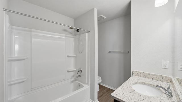 556 Long Leaf Dr, New Braunfels, TX 78130