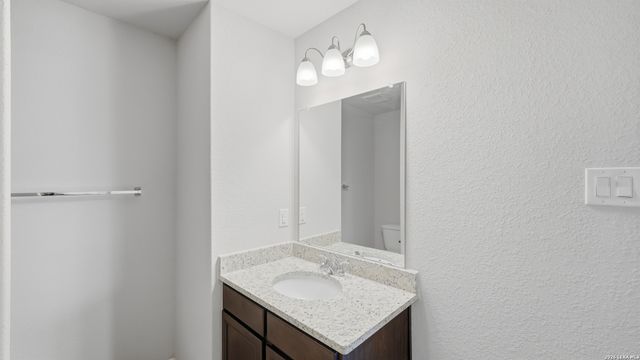 556 Long Leaf Dr, New Braunfels, TX 78130