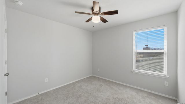 556 Long Leaf Dr, New Braunfels, TX 78130