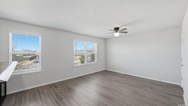 556 Long Leaf Dr, New Braunfels, TX 78130