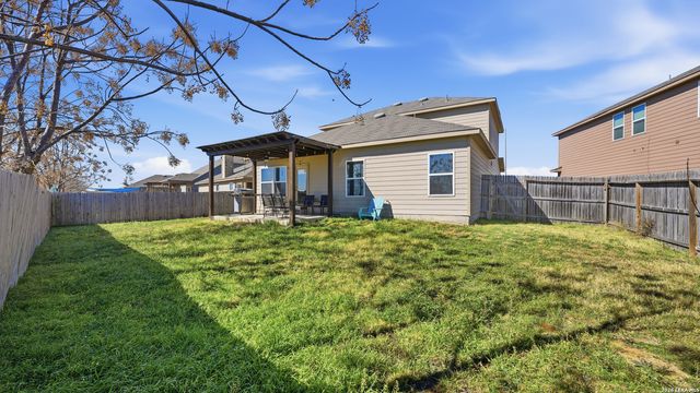 556 Long Leaf Dr, New Braunfels, TX 78130