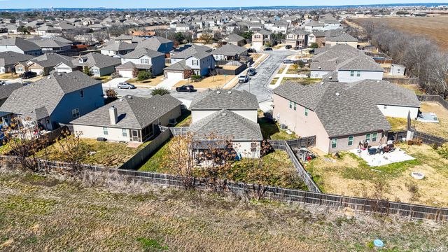 556 Long Leaf Dr, New Braunfels, TX 78130