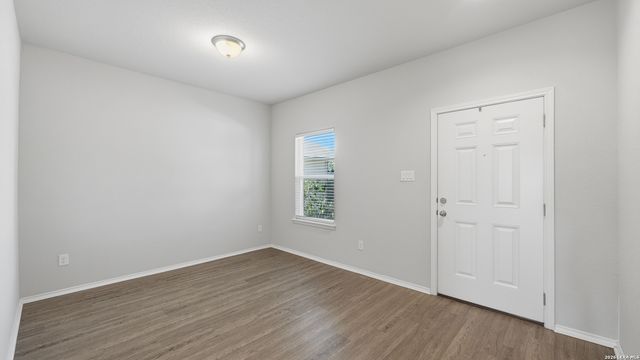 556 Long Leaf Dr, New Braunfels, TX 78130