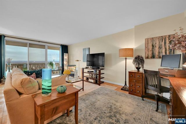 2000 Linwood Avenue 18B, Fort Lee, NJ 07024