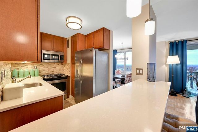 2000 Linwood Avenue 18B, Fort Lee, NJ 07024