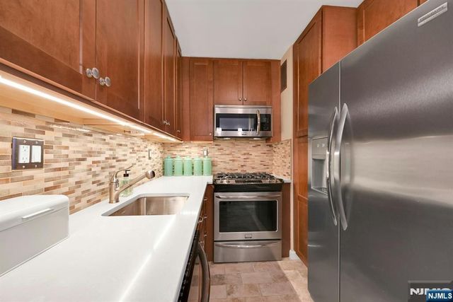 2000 Linwood Avenue 18B, Fort Lee, NJ 07024