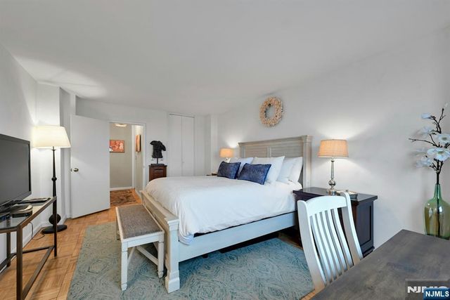 2000 Linwood Avenue 18B, Fort Lee, NJ 07024