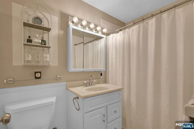 2000 Linwood Avenue 18B, Fort Lee, NJ 07024