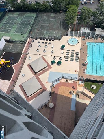 2000 Linwood Avenue 18B, Fort Lee, NJ 07024