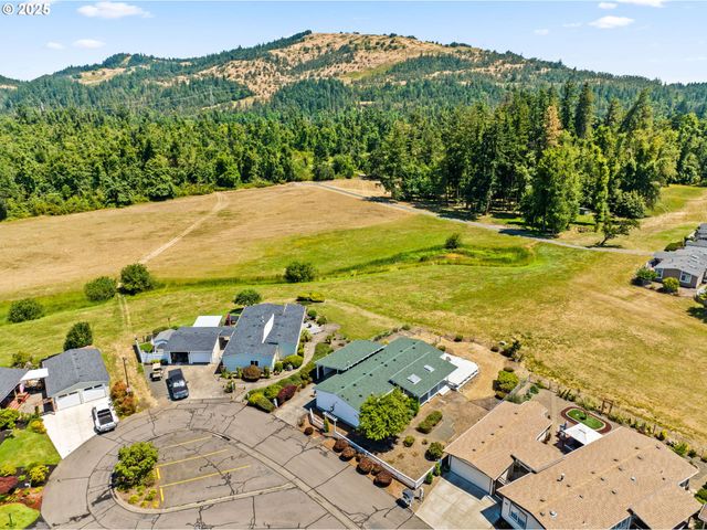 85715 HAMPSTEAD Ln, Eugene, OR 97405
