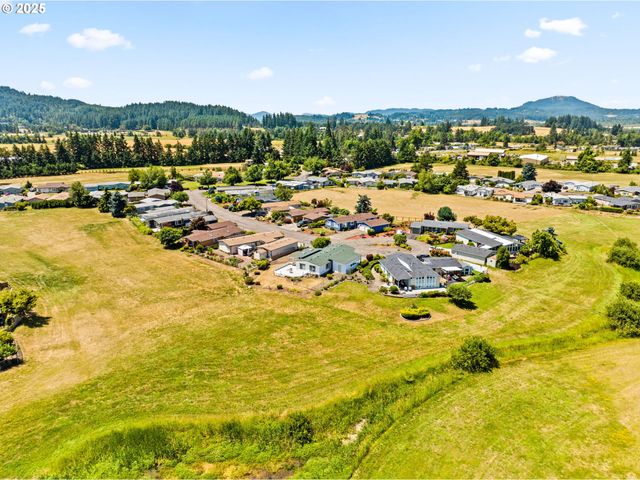 85715 HAMPSTEAD Ln, Eugene, OR 97405
