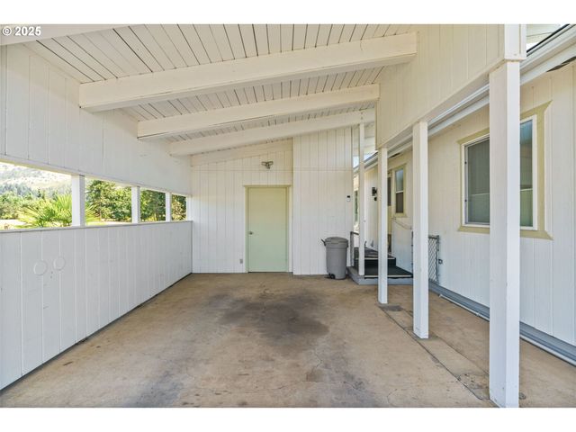 85715 HAMPSTEAD Ln, Eugene, OR 97405