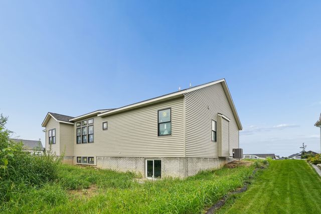 6113 Duggleby Avenue, Davenport, IA 52807