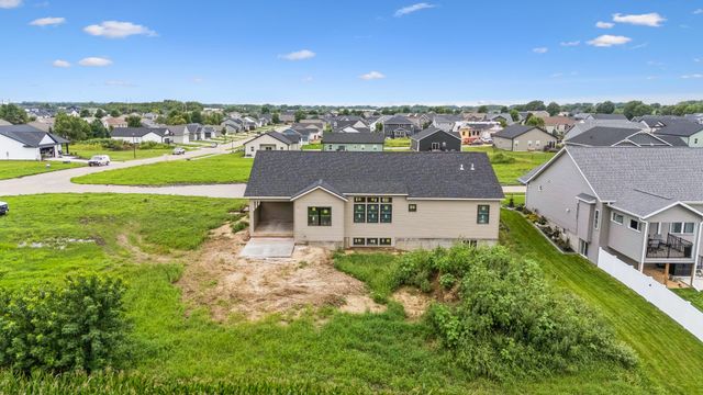 6113 Duggleby Avenue, Davenport, IA 52807