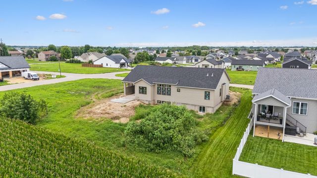 6113 Duggleby Avenue, Davenport, IA 52807