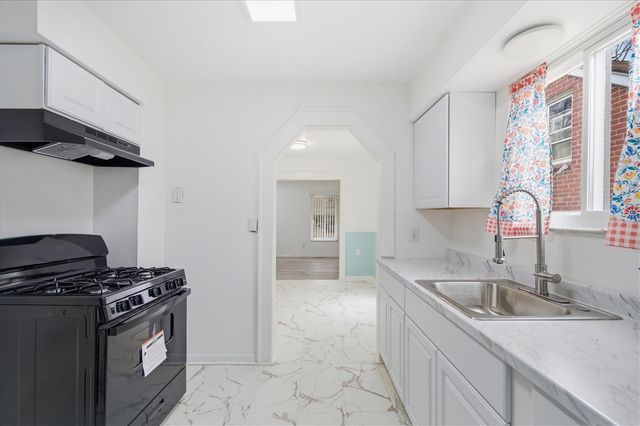 18428 Brady, Redford, MI 48240