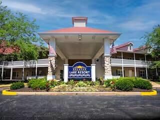 1505 S Shore DRIVE #220, Delavan, WI 53115