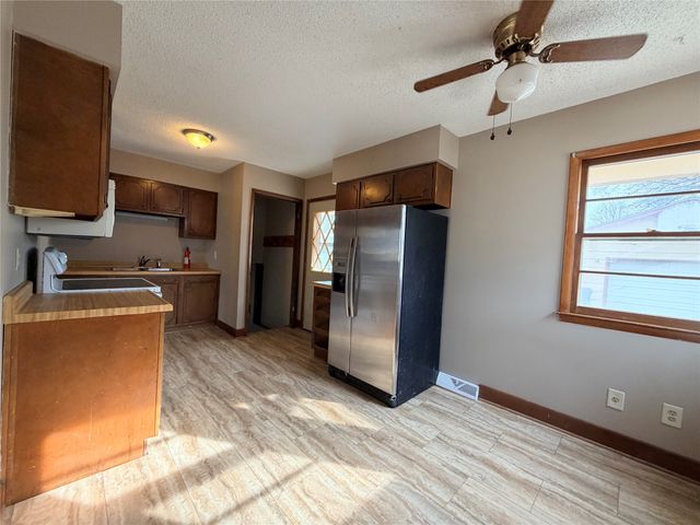 4305 69th Street, Urbandale, IA 50322