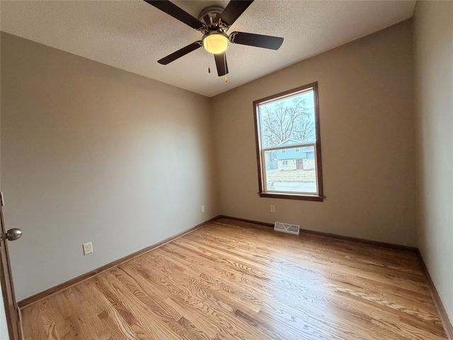 4305 69th Street, Urbandale, IA 50322