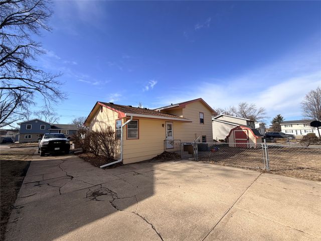 4305 69th Street, Urbandale, IA 50322