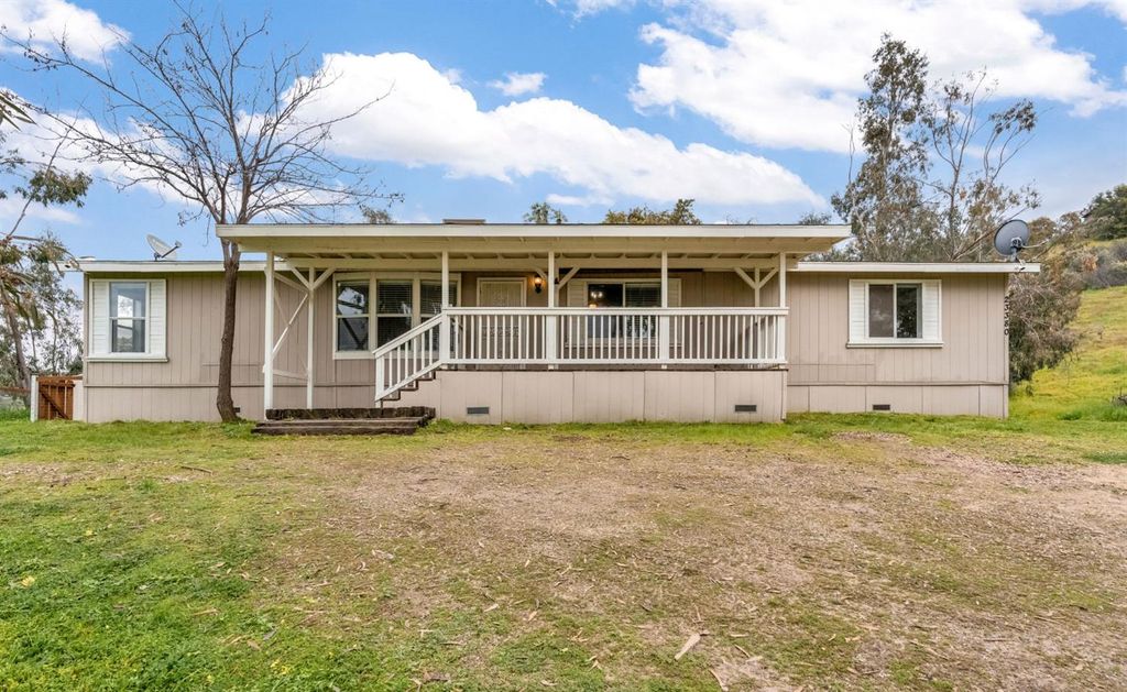 23380 Granite Creek Lane, Clovis, CA 93619