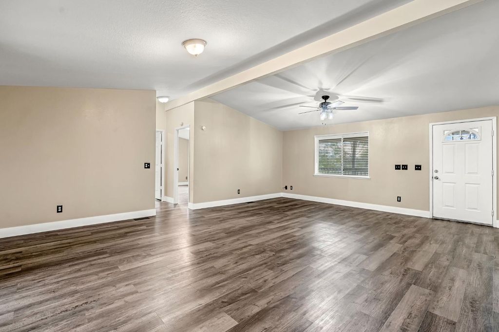 Image 12 of property listing at 23380 Granite Creek Lane, Clovis, CA 93619