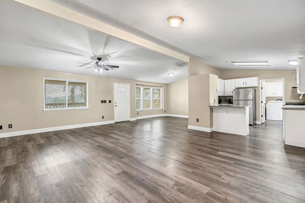 Image 13 of property listing at 23380 Granite Creek Lane, Clovis, CA 93619