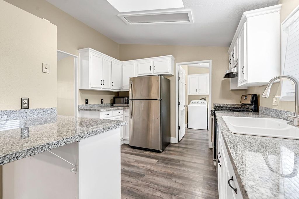 Image 15 of property listing at 23380 Granite Creek Lane, Clovis, CA 93619