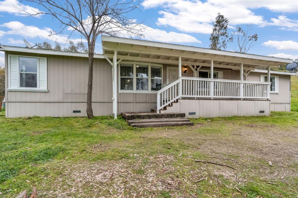 Image 2 of property listing at 23380 Granite Creek Lane, Clovis, CA 93619