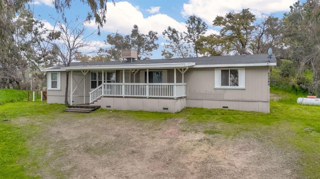 Image 3 of property listing at 23380 Granite Creek Lane, Clovis, CA 93619