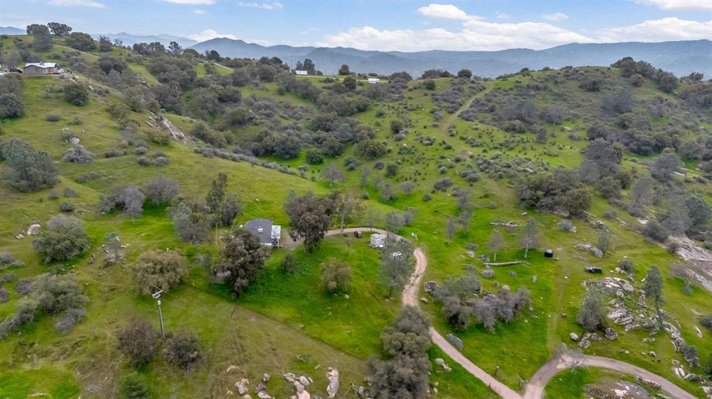 Image 37 of property listing at 23380 Granite Creek Lane, Clovis, CA 93619