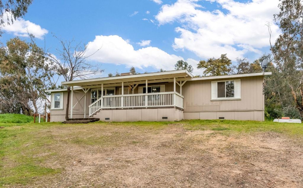 Image 4 of property listing at 23380 Granite Creek Lane, Clovis, CA 93619