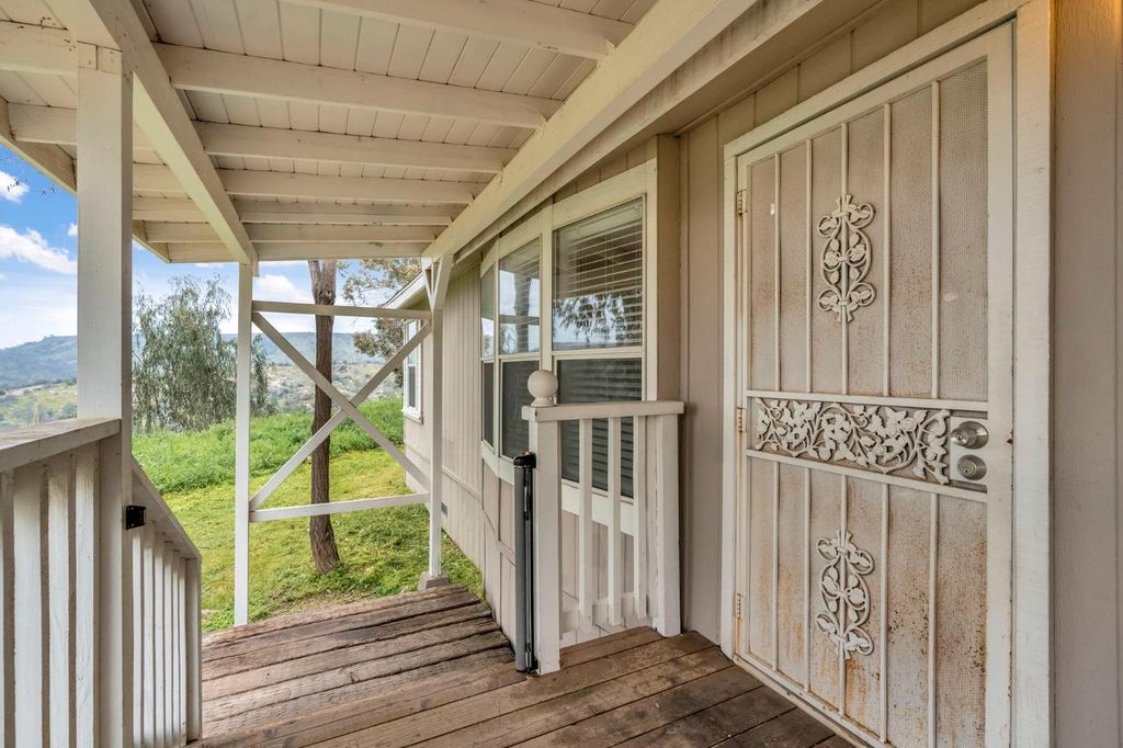 Image 5 of property listing at 23380 Granite Creek Lane, Clovis, CA 93619